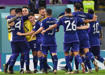 Qatar 2022: Argentina enfrenta a Australia por los octavos de final