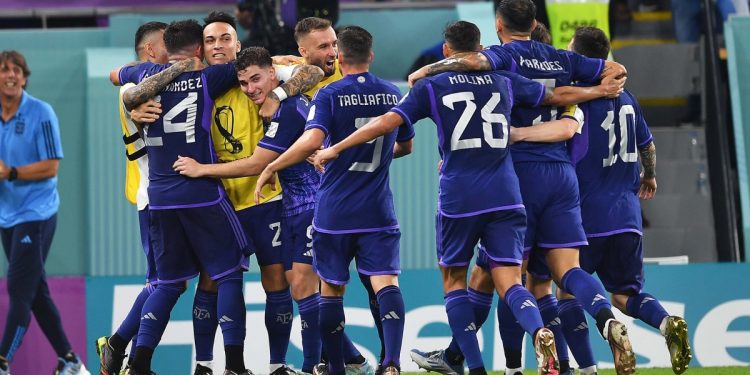 Qatar 2022: Argentina enfrenta a Australia por los octavos de final