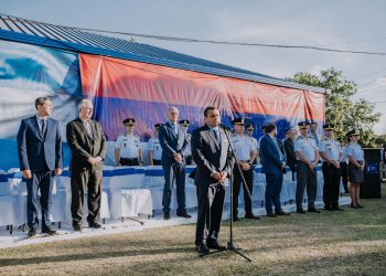 El gobernador presidió el acto de egresados de la primera promoción de la Universidad de las Fuerzas de Seguridad de Misiones