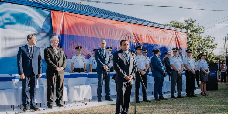 El gobernador presidió el acto de egresados de la primera promoción de la Universidad de las Fuerzas de Seguridad de Misiones