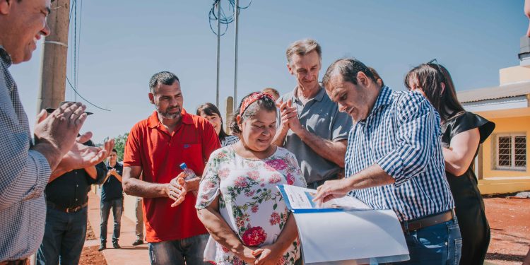 Herrera Ahuad inauguró un sistema de videovigilancia y entregó viviendas en Campo Grande