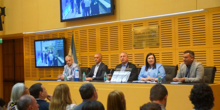 Presentaron en la Legislatura el libro “Construcción política y gestión farmacéutica, el legado de un dirigente, Manuel Agotegaray”