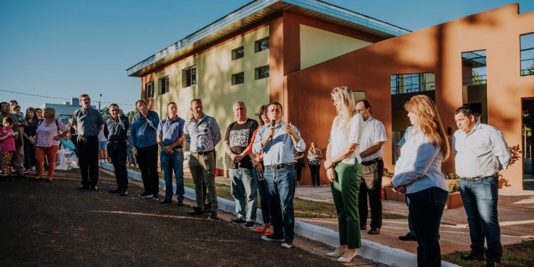 Herrera Ahuad inauguró el centro cívico de Santo Pipó, la estructura más grande en su tipo en Misiones