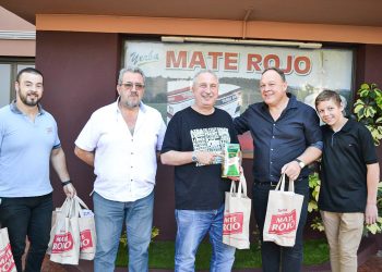 Passalacqua entregó beneplácito a la empresa Mate Rojo por sus 30 años de tradición yerbatera
