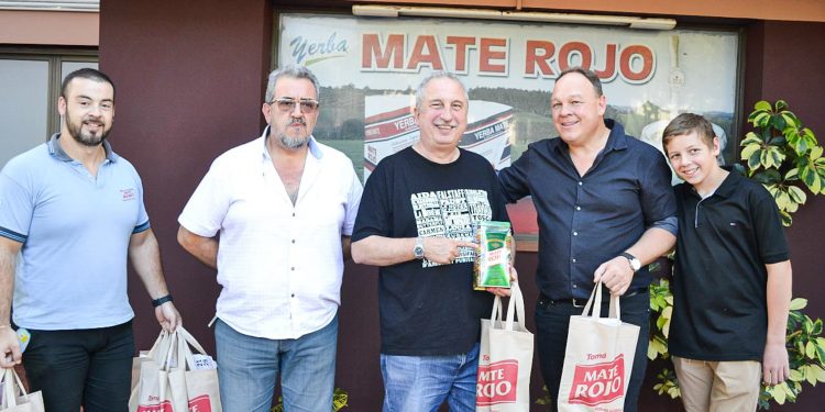 Passalacqua entregó beneplácito a la empresa Mate Rojo por sus 30 años de tradición yerbatera
