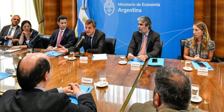 La Nación anunció el Ahora 10 Celulares pero la tasa es del 48%