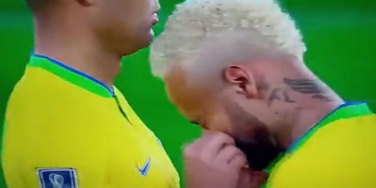 Antidoping de la Fifa a Neymar por haber inhalado una sustancia en pleno partido