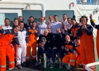 Rescataron a dos hombres tras sobrevivir 10 días a la deriva en el Océano Atlántico