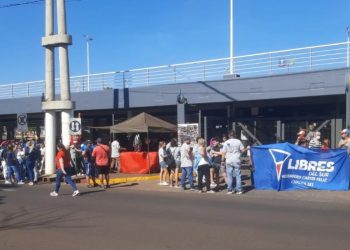 Piqueteros levantaron el extorsivo corte en el Hipermercado Libertad