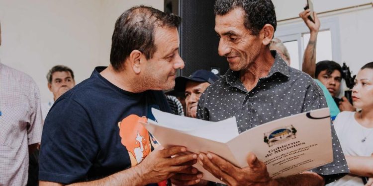 Herrera Ahuad entregó títulos de dominio a más de 500 familias de San Ignacio