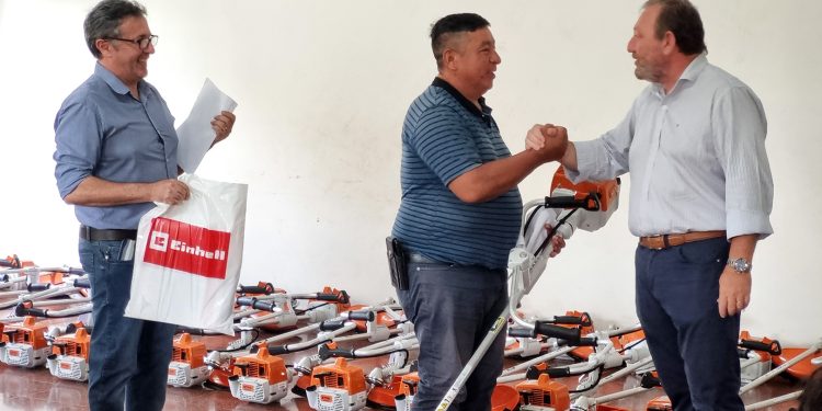 Yacyretá entrega maquinarias a las Asociaciones Civiles