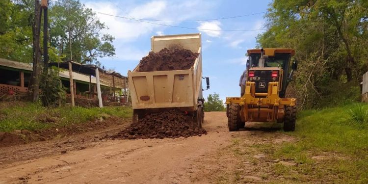 Vialidad trabaja en mantenimiento de la Ex Ruta 12 en Puerto Piray