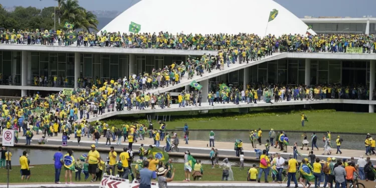 Intento de golpe de Estado en Brasil: caos y destrucción tras el paso de la horda bolsonarista en Brasilia