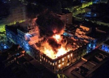 Graves incidentes en Perú: muertes, incendios y enfrentamientos con la policía en «La toma de Lima»