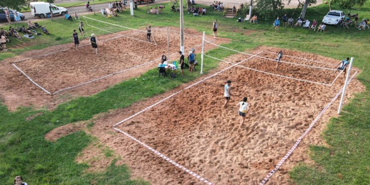 Con más de 25 equipos comenzó el Torneo de Beach Voley en la Costanera de Eldorado