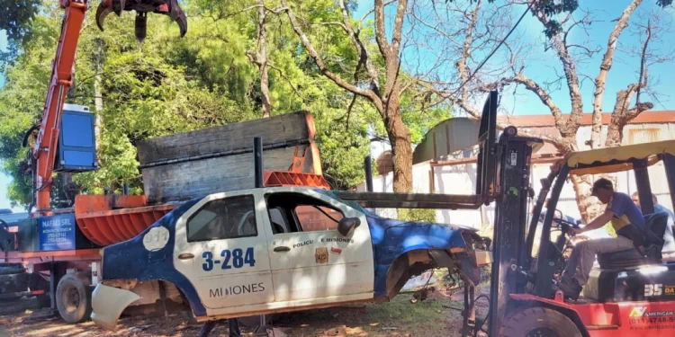 La provincia firmó un convenio para compactar vehículos en condiciones de reciclado