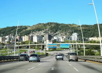 Verano 2023: ¿cuánto sale el litro de nafta en Brasil y Uruguay?