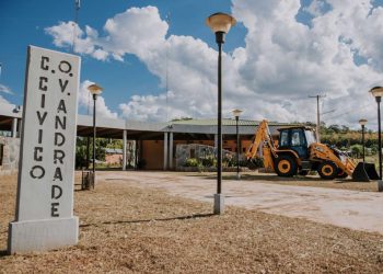 Herrera Ahuad entregó nueva maquinaria vial en Olegario Víctor Andrade