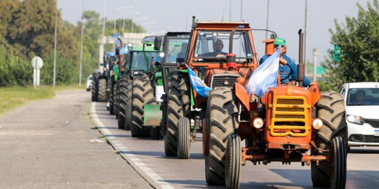 Comenzó la concentración de productores agrarios en reclamo de medidas para el sector