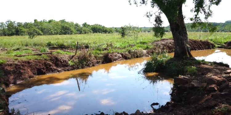 Con colaboración de Vialidad Provincial, construyen más de 50 reservorios de agua en Santa María