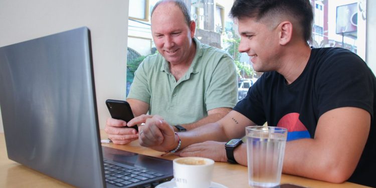 Neo, la perspectiva evolutiva de la política