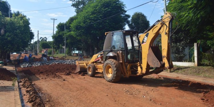 Mediante obras hidráulicas y viales, se llevan soluciones a Miguel Lanús
