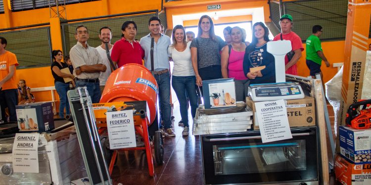 Desarrollo Social entregó microcréditos a emprendedores de Puerto Esperanza
