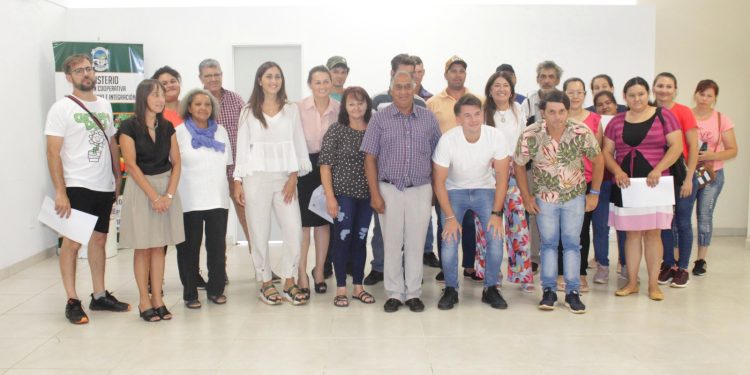 Entregaron matrículas habilitantes a cooperativas de once localidades de la provincia