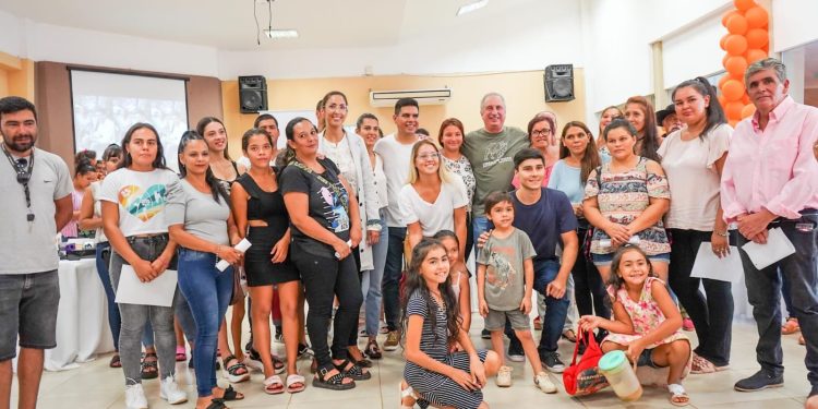 Desarrollo Social entregó equipamientos y mobiliarios a vecinos de Posadas, Garupá y Candelaria