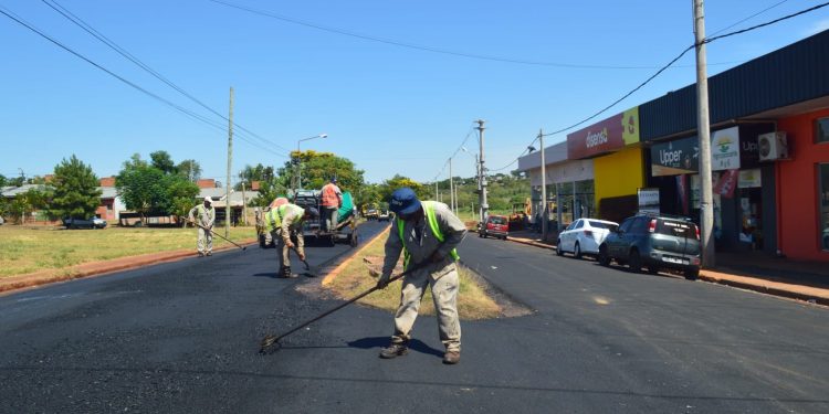 Posadas: repavimentan más de diez cuadras de la avenida Fangio