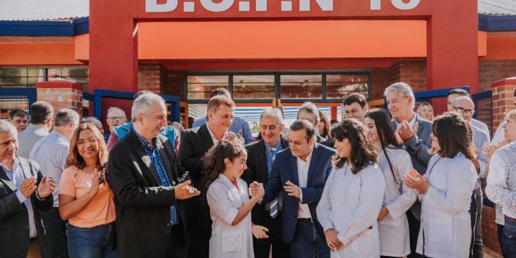 El gobernador inauguró obras escolares y sanitarias en Leandro N. Alem