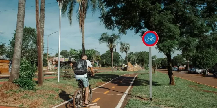 Vecinos de Santa Ana ya disfrutan de la flamante bicisenda