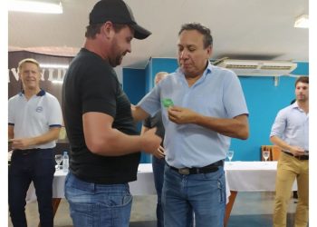 Productores de Campo Ramón recibieron sus carnets de cobertura de salud