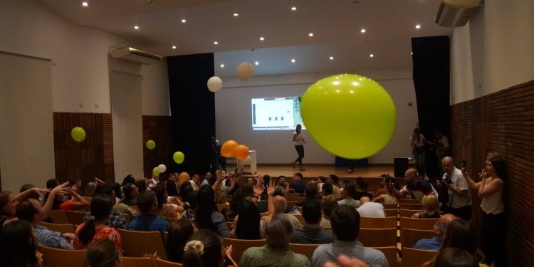 Aseguran que las herramientas de inteligencia artificial ponen el asombro y la curiosidad en primer lugar