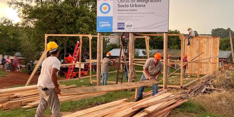 Jardín América: obras gestionadas por Movimiento Evita garantizan instalaciones eléctricas y de agua potable en barrio Los Cedros