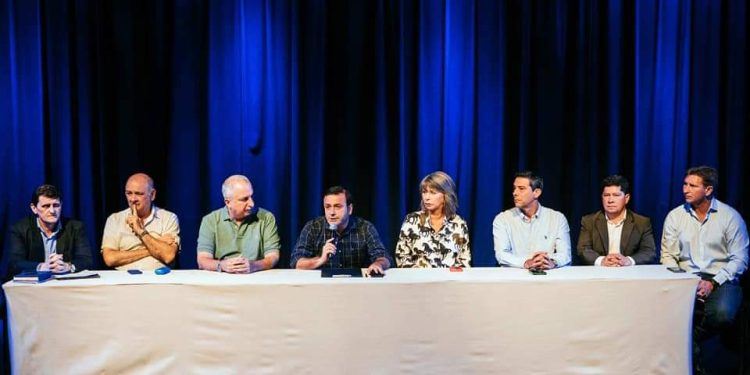 La Provincia entregó fondos a los Municipios para obras viales y de salud