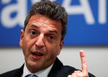 Massa lo hizo: confiscó el ahorro de los jubilados y ahora se los pesifica