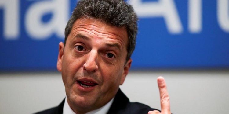 Massa lo hizo: confiscó el ahorro de los jubilados y ahora se los pesifica