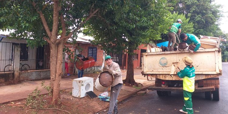 Posadas: ejecutan trabajos de limpieza en el barrio A4