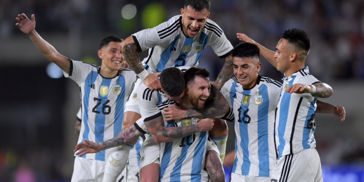 Messi le puso el broche a la fiesta y Argentina derrotó a Panamá