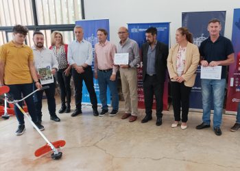 La subsecretaría de ETP y el SPEPM entregaron desmalezadoras y motosierras a Escuelas de la Familia Agrícola de la provincia