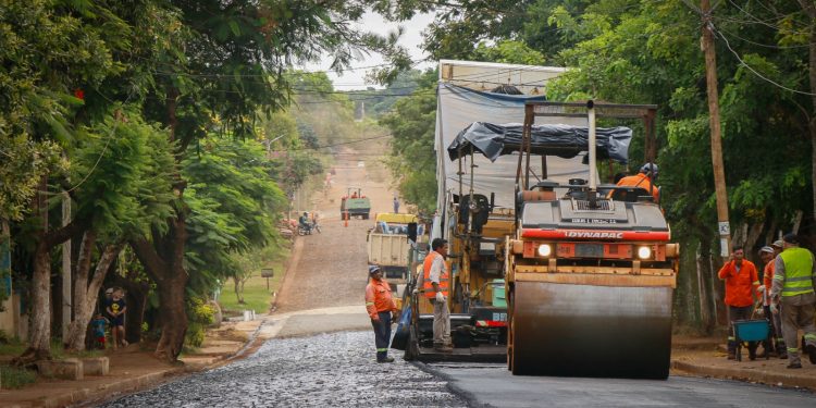 Vialidad trabaja simultáneamente en el asfaltado de 8 localidades