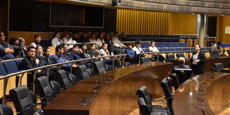 Estudiantes de Oberá visitaron la Cámara de Representantes