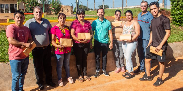 Desarrollo Social entregó microcréditos a más de 50 emprendedores en Puerto Rico, Puerto Leoni y Eldorado