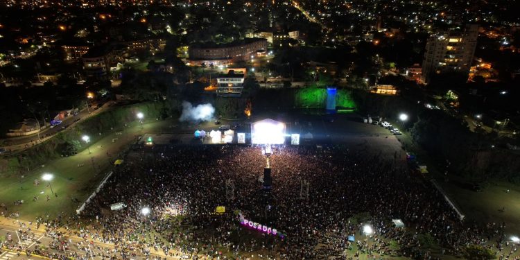 Posadas: Nicki Nicole cautivó al público misionero con un recital a pura buena vibra