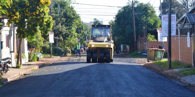 Posadas: avanzan las obras de asfaltado en Parque Adam