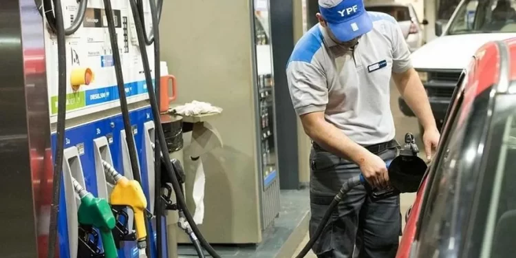 Combustibles: rige el nuevo aumento del 4% en naftas y gasoil