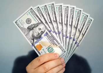 En el cierre del mes, el dólar blue cerró en $469