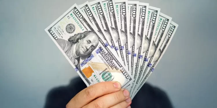 En el cierre del mes, el dólar blue cerró en $469