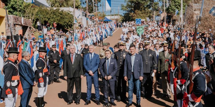 Entre inauguraciones y anuncios, Herrera Ahuad presidió el acto central por el 25 de Mayo